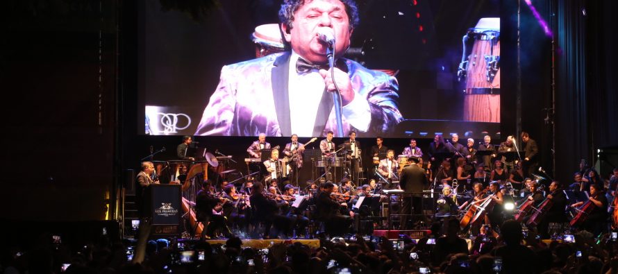 Ante más de 120 mil personas, Lifschitz acompañó al show de Los Palmeras y la Orquesta Filarmónica en el Obelisco