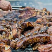 Asado con cuero: con un accesible costo están a la venta las tarjetas para la cena parroquial