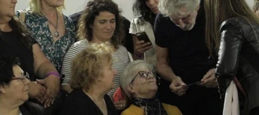 Emotivo encuentro de Roger Waters con familiares de caídos en Malvinas