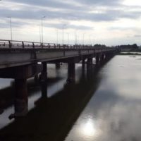 El río Salado aumentó su nivel tras las lluvias y genera complicaciones en la región