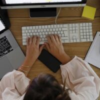 Cayó el servidor de AWS y afectó a plataformas digitales: el listado de apps con problemas