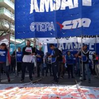 Amsafe realiza una “Marcha de Antorchas” en defensa de la escuela pública
