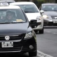 Fin de una era en Santa Fe: el Concejo desreguló el sistema de taxis y remises