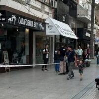 Un hombre fue herido con un arma blanca en plena peatonal santafesina