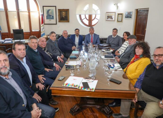 estatales-paritaria-690x500