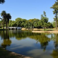 Golpearon a un policía y le sustrajeron su arma en inmediaciones del Parque Garay