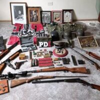 Buscaban un arma robada y descubrieron elementos con simbología nazi en Rosario