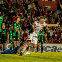 Colón visita a Chacarita
