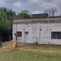 Una mujer fue golpeada frente a sus hijos por negarse a vender droga para una banda