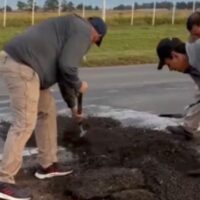 La Comuna de Llambi Campbell debió reparar un gran bache de Ruta Nacional 11