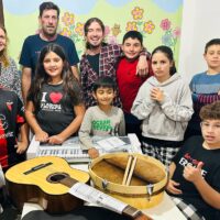 En Arroyo Aguiar se entregaron instrumentos al taller de Guitarra