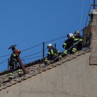 El Vaticano comenzó la instalación de la chimenea en la Capilla Sixtina