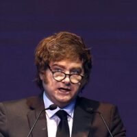 Javier Milei no viajará a Roma para la asunción de León XIV