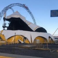 El viento de esta madrugada destruyó parte de la carpa del circo de Flavio Mendoza