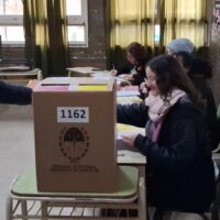 Con una mañana fría, comenzaron los comicios en Recreo y toda la región