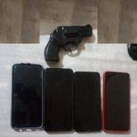 Detuvieron a motochorros luego de asaltar a tres adolescentes con un arma de utilería