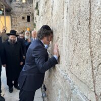 Javier Milei visitó el Muro de los Lamentos al llegar a Israel