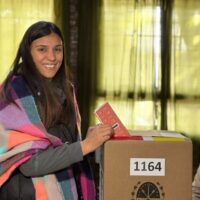 Noelia Formento ya emitió su voto en una jornada que transcurre con tranquilidad