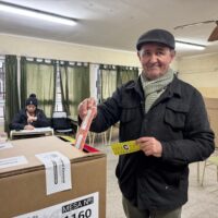 Omar Colombo votó esta mañana y destacó la importancia de la participación democrática