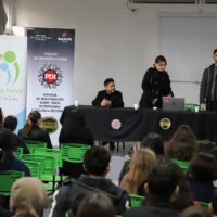 Charla sobre grooming en Laguna Paiva