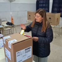 Silvana Appiani votó y remarcó la importancia de "hacer valer nuestra democracia"