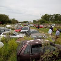 Comienzan a retirar vehículos abandonados en comisarías de la ciudad de Santa Fe
