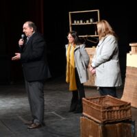 Poletti acompañó a estudiantes secundarios que asistieron al Teatro Municipal