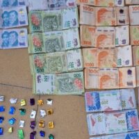 Aprehendieron a un sujeto con más de 50 envoltorios de droga y dinero en efectivo en Santa Fe