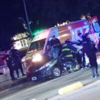 Patrullero chocó contra un auto cuando trasladaba a un niño en emergencia