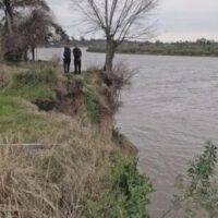 Fuga fatal en Sauce Viejo: un delincuente escapó de la comisaría, se arrojó al río y murió ahogado