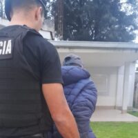 Un detenido escapó esposado de una comisaría de Santo Tomé