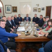 La Provincia ofreció un 7% semestral y sumas fijas a estatales