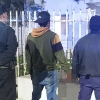 Aprehendieron a dos hombres en Santo Tomé tras ser sorprendidos merodeando viviendas