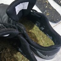 Intentó meter marihuana en la zapatilla tras una salida transitoria
