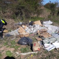 Preocupación por la reiterada aparición de basura en espacios públicos de Recreo