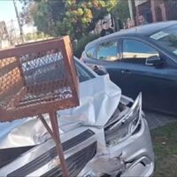 Un hombre está en terapia tras impactar un auto estacionado en Santo Tomé