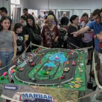 Paseo de compras y segunda muestra de vehículos en miniatura en Recreo