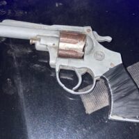 Detienen a un joven con un arma en la mochila en Laguna Paiva