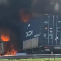 Trágico choque en Panamericana: cinco muertos tras un incendio entre camiones y autos