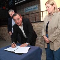 Candioti incorpora una retroexcavadora gracias al Programa Municipal de Inversiones