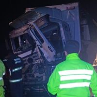 Colisión entre dos camiones dejó un herido y caos vial en la autopista Rosario – Santa Fe