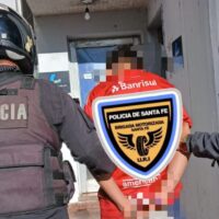 Un menor fue reducido tras atacar a la policía en Santa Fe