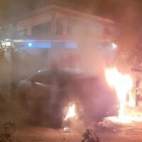 Investigan dos incendios intencionales de un auto y una lancha en Villa California