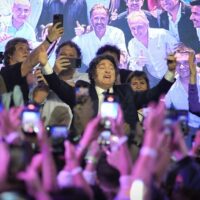 Milei celebra la victoria de La Libertad Avanza y anticipa reformas
