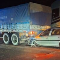 Grave choque en la Ruta 11: un auto quedó incrustado bajo un camión en Nelson