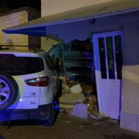 Conductor se descompensó y chocó contra un local en Laguna Paiva