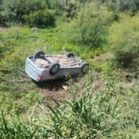 Dos mujeres resultaron heridas tras caer un automóvil a un zanjón en el paraje El Chaquito