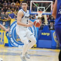Triunfazo correntino en La Boca, Regatas venció al bicampeón 81-74