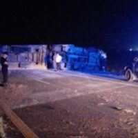 Un camión volcado mantiene el tránsito interrumpido en la RN 19, jurisdicción de Franck