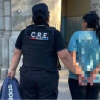 Detienen a una mujer por abandonar a su hijo en una plaza de Santa Fe